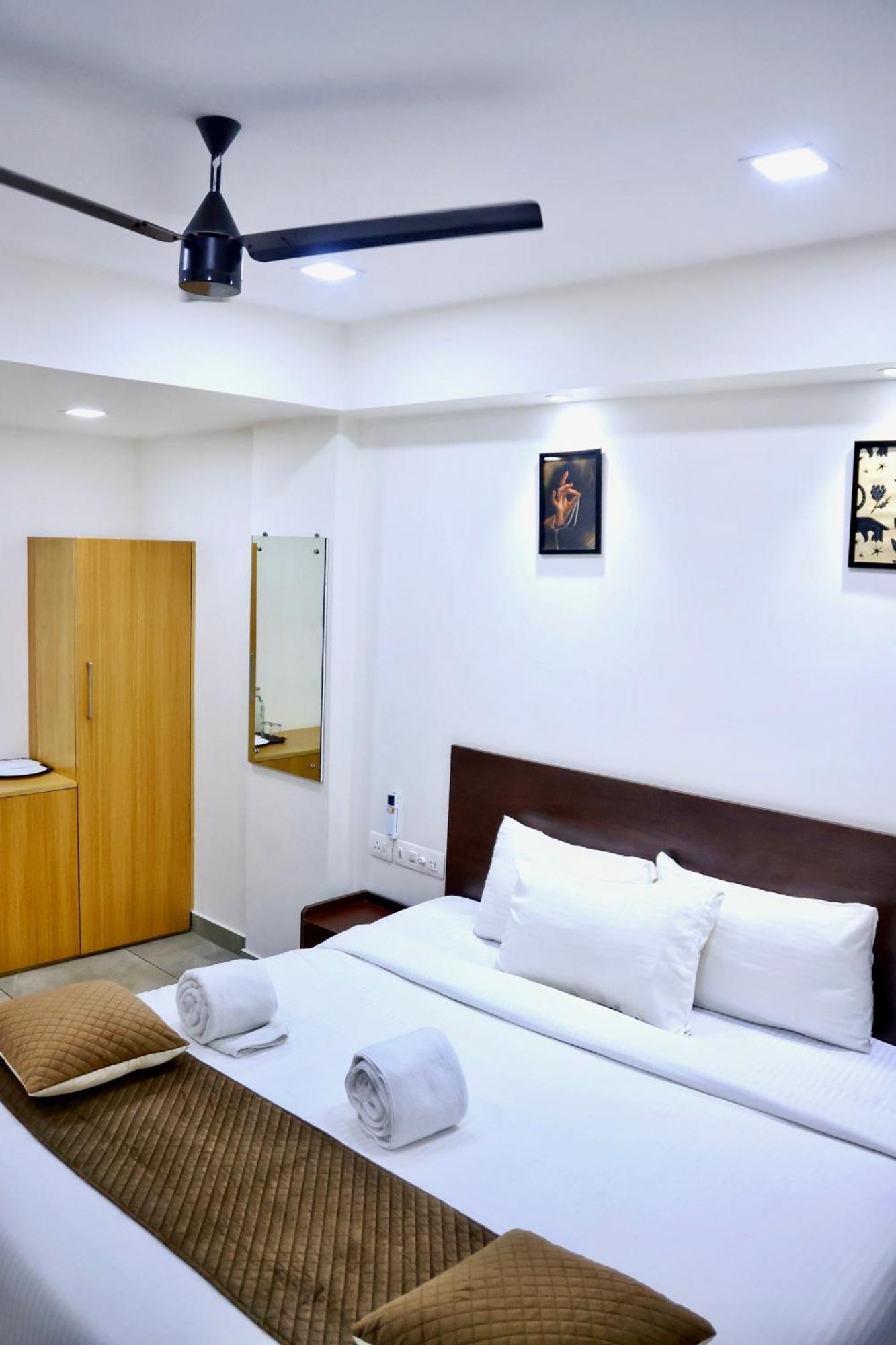 Reach Inn Kochi Exterior photo